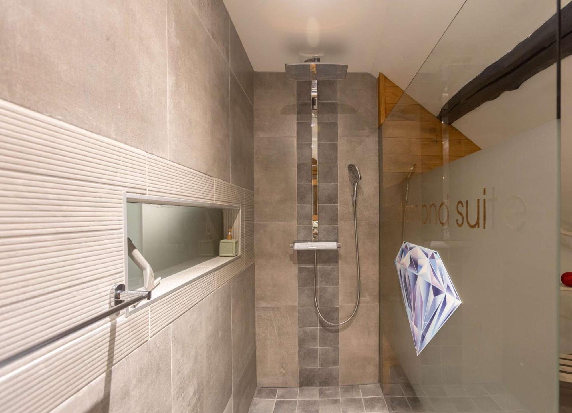 Apartment Design Suite Jehanster Екстериор снимка